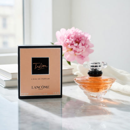 Tresor by Lancome, 1 oz L'eau De Parfum Spray for Women
